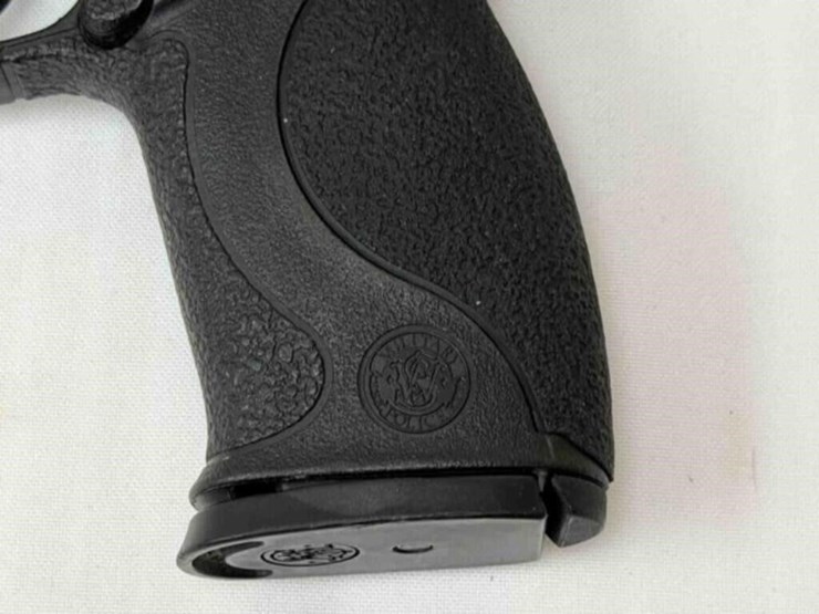 smith-&-wesson-m&p40-40cal-pistol-image-17