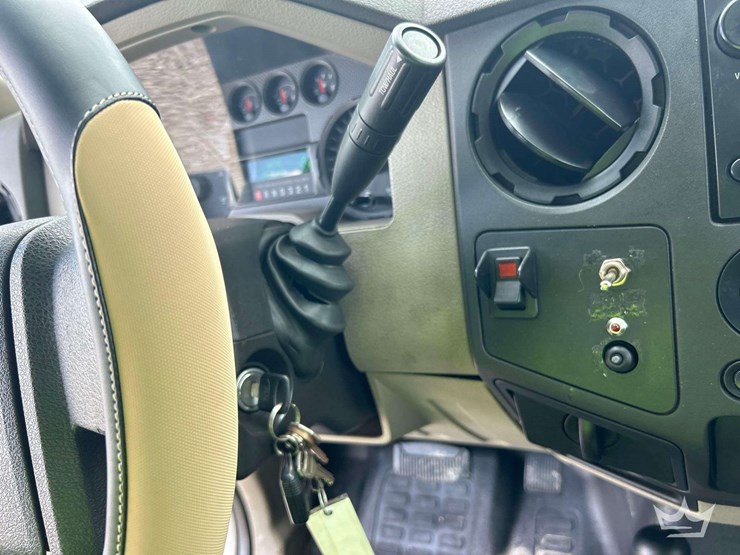 2009-ford-l-image-22