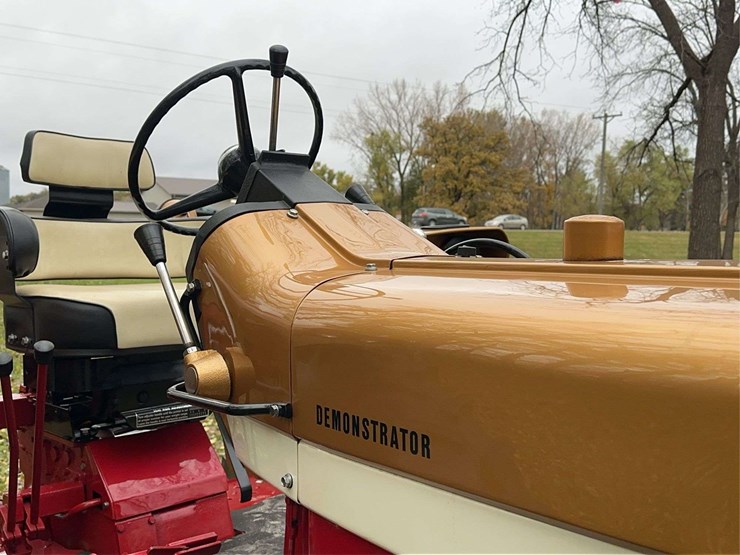 1970-1026-farmall-hydro-row-crop-golden-demonstrator-image-80