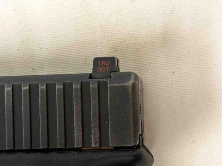 glock-model-21-45acp-pistol-image-5