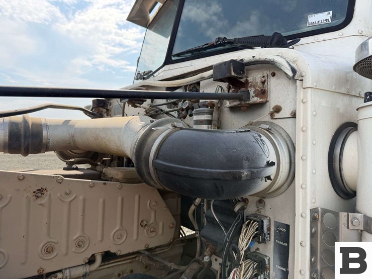 1989-peterbilt-377-image-47