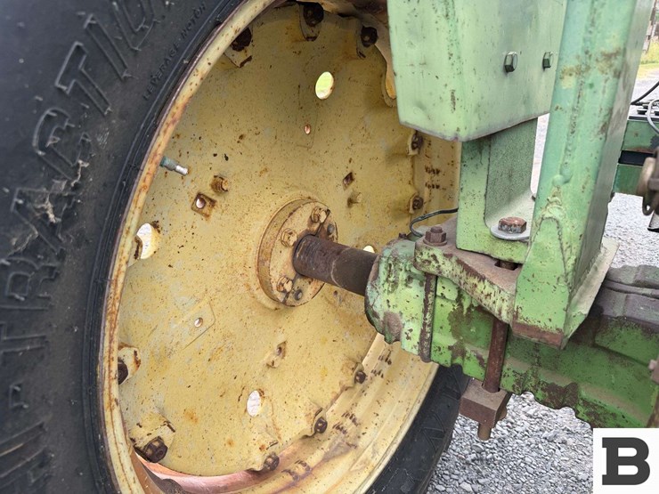 john-deere-3010-image-36