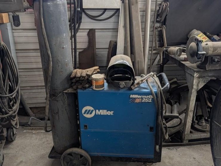 millermatic-251-mig-welder-image-1