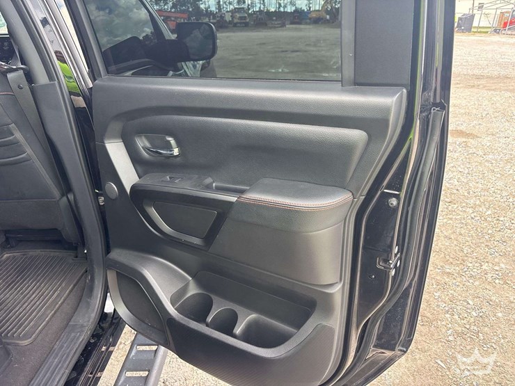 2021-nissan-titan-image-24