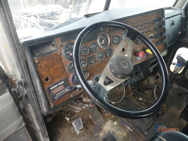 1999-peterbilt-379-image-14