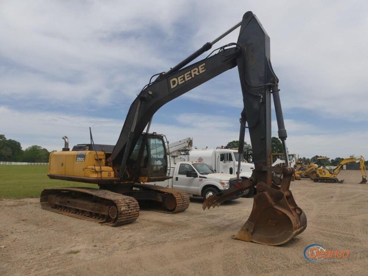 deere-250-p-tier-image-1