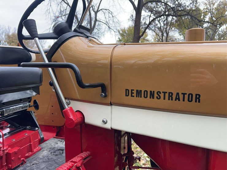 1970-farmall-544-hydro-gas-row-crop-golden-demonstrator-image-33