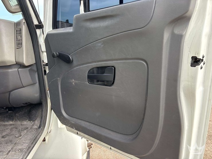 2018-international-durastar-4300-image-27