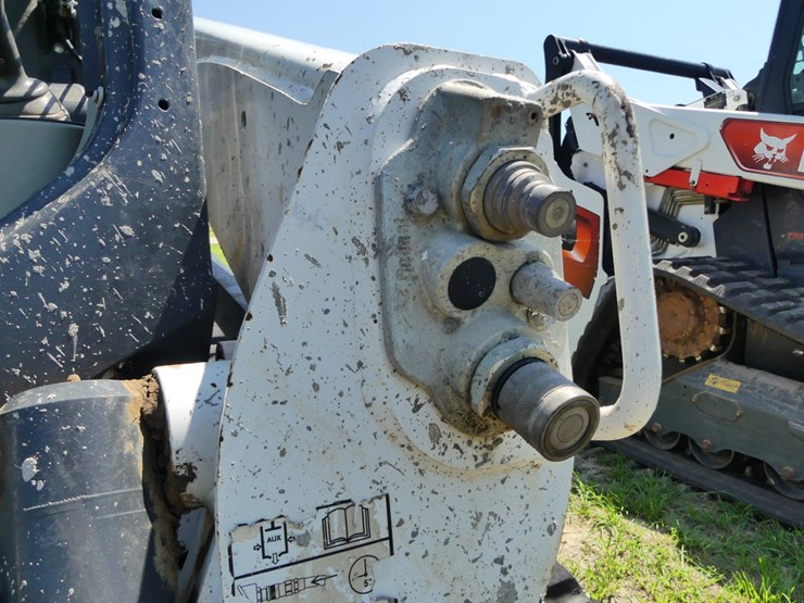 2023-bobcat-t770-image-12
