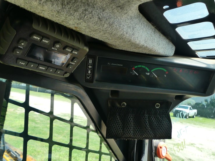 2024-deere-320g-image-18