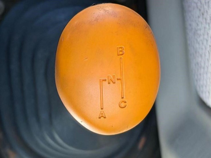 2015-john-deere-5085e-image-13