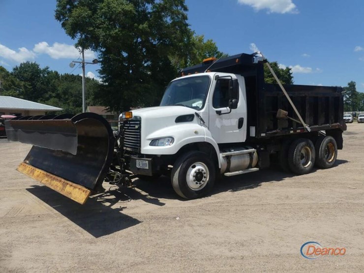 2012-freightliner-m2-106-image-21