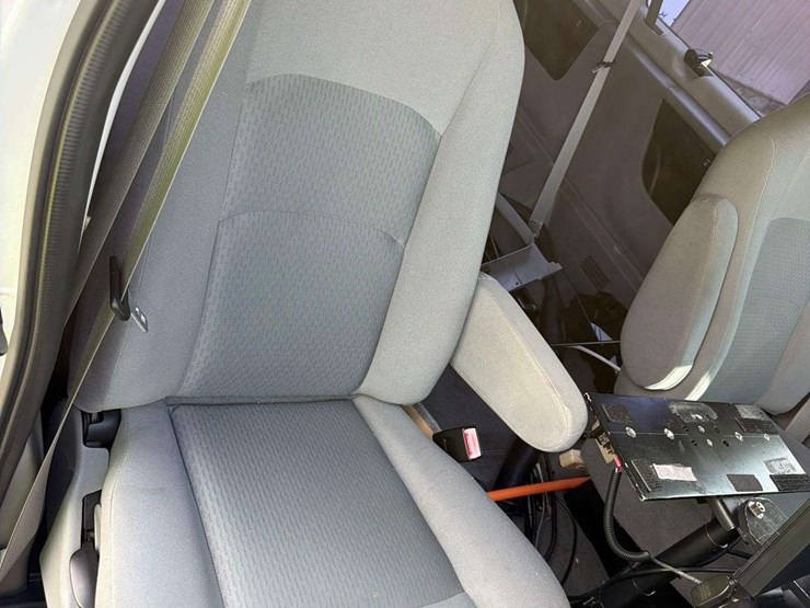 2012-ford-cargo-image-21