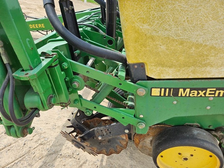 john-deere-7200-image-55