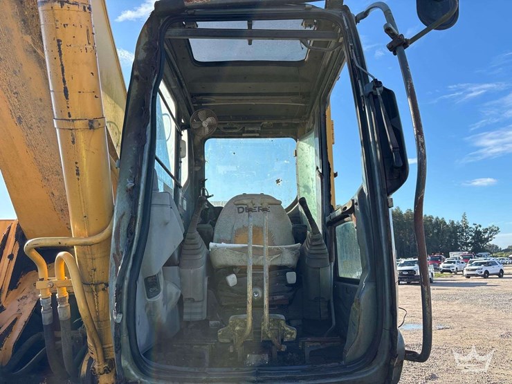deere-330c-lc-image-17
