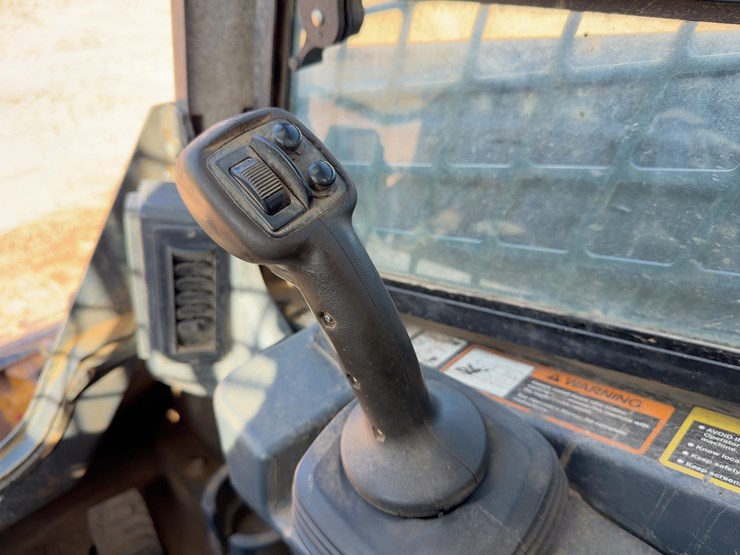 2020-deere-331g-image-21