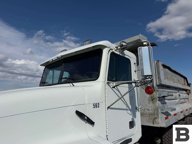 1996-freightliner-fld112-image-10
