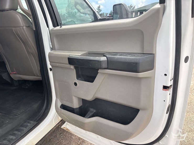 2019-utility-flatbed-image-22