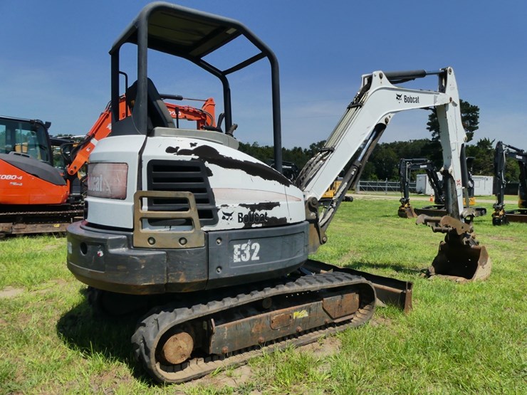 2011-bobcat-e32-image-3