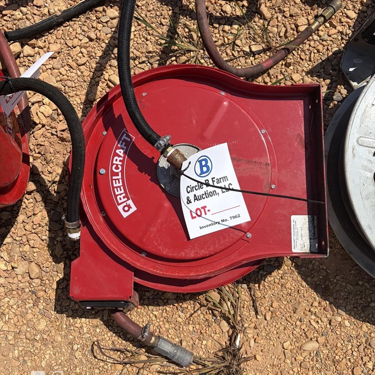 REELCRAFT HOSE REEL W/ HOSE