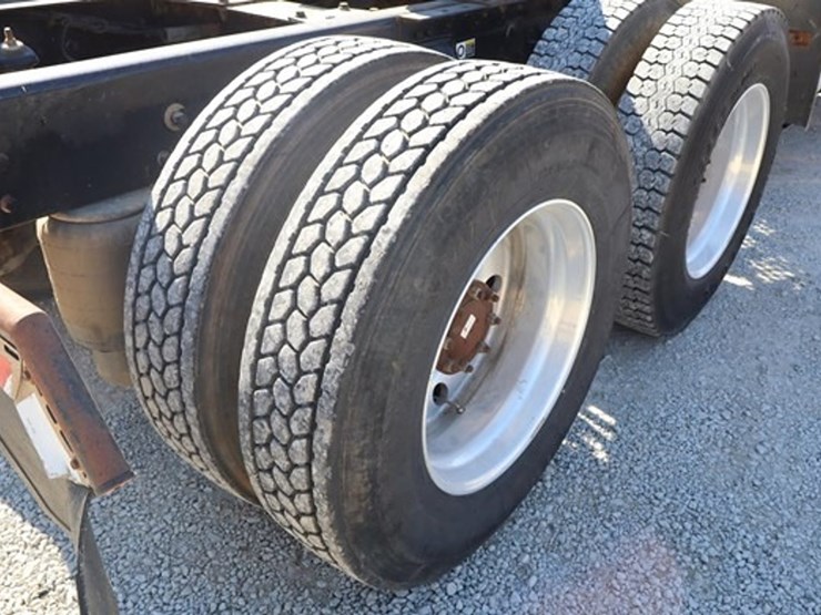 2015-kenworth-t880-image-13