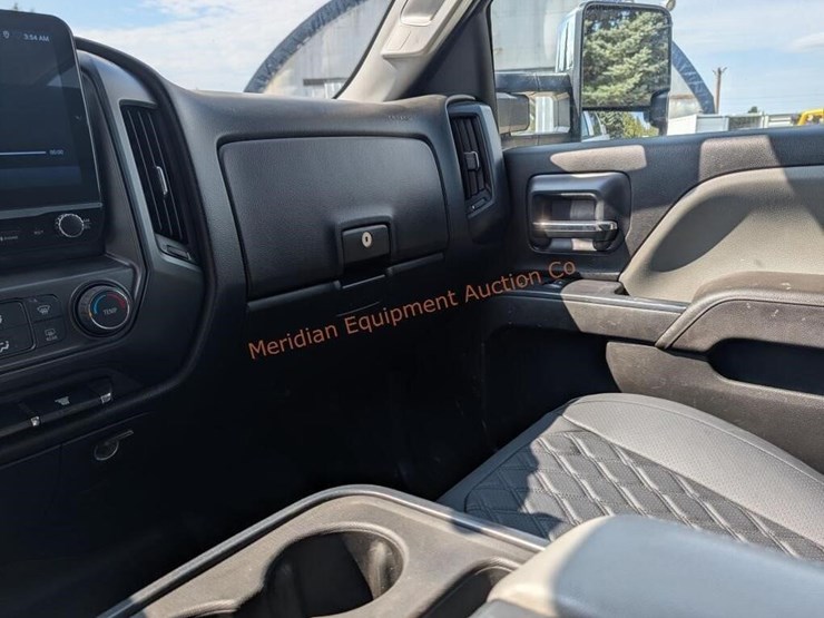 2017-chevrolet-silverado-3500-image-15