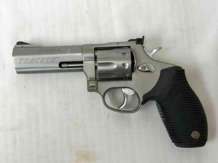 taurus-tracker-22mag-revolver-image-10