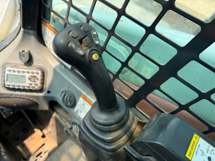 2012-bobcat-s630-image-10