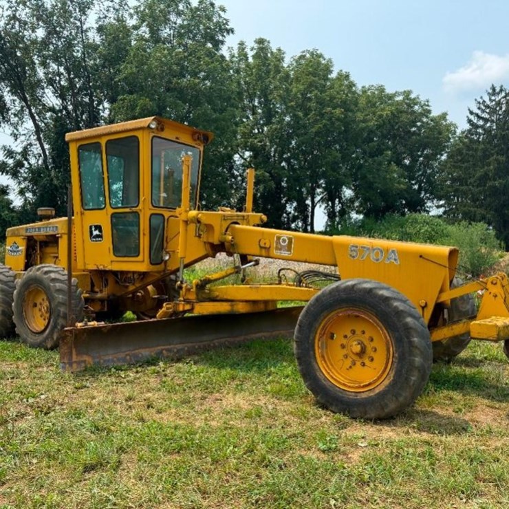DEERE 570A