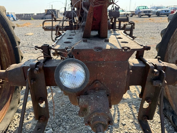 ford-tractor-image-8