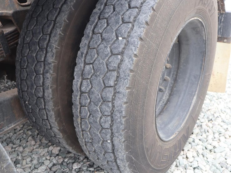 2011-kenworth-t800-image-15