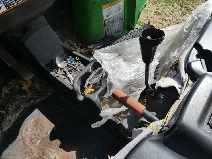 john-deere-825i-xuv-image-11
