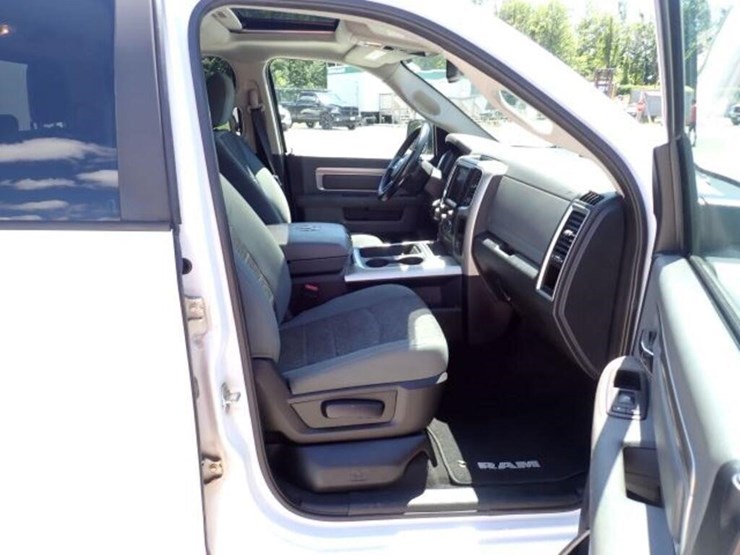 2016-dodge-1500-image-47