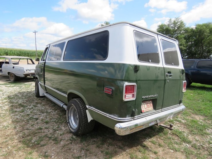 1972-chevrolet-beauville-sportvan-10-image-10