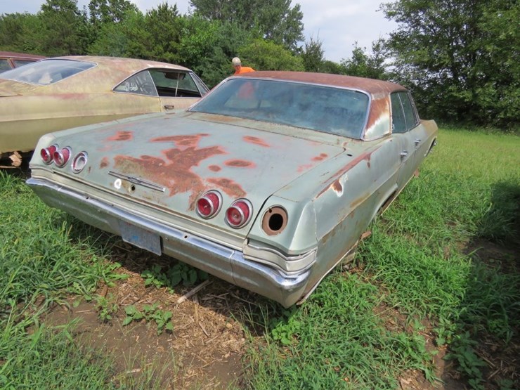 1965-chevrolet-impala-4dr-sedan-image-5