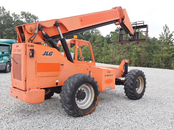 2010-jlg-8042-image-5