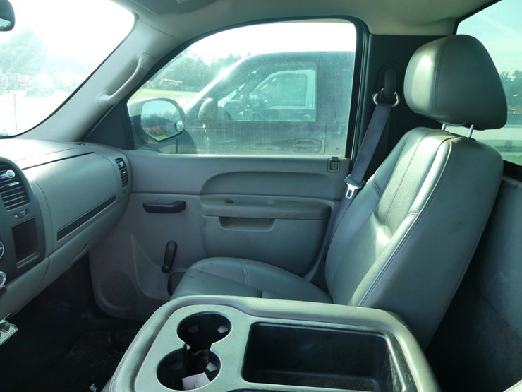 2013-chevrolet-2500hd-image-12