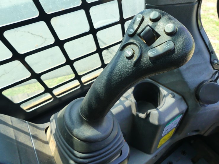 2023-bobcat-t770-image-16