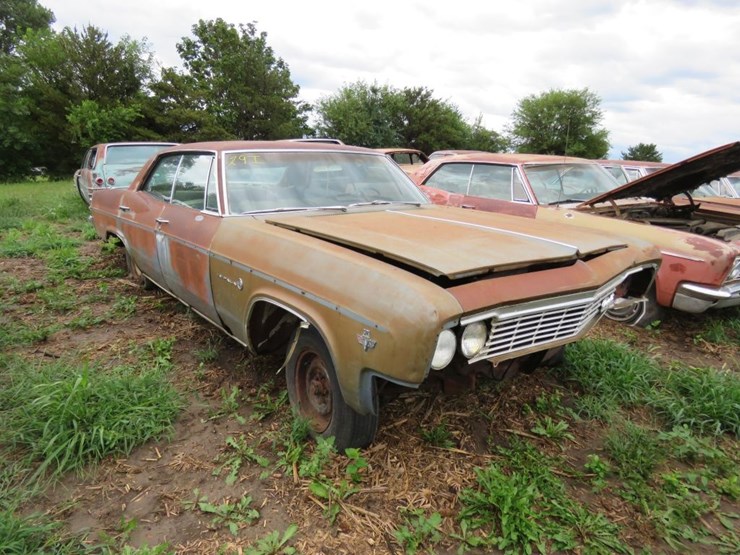 1966-chevrolet-impala-4drht-image-3