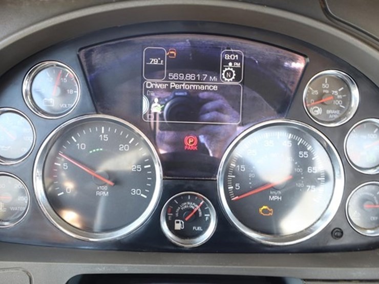 2015-kenworth-t880-image-25