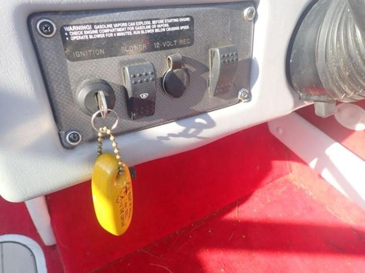 1999-donzi-z22-22-ft-bowrider-dnar1087c999-image-57