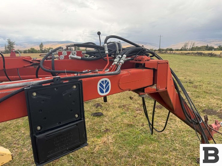 new-holland-216-image-25