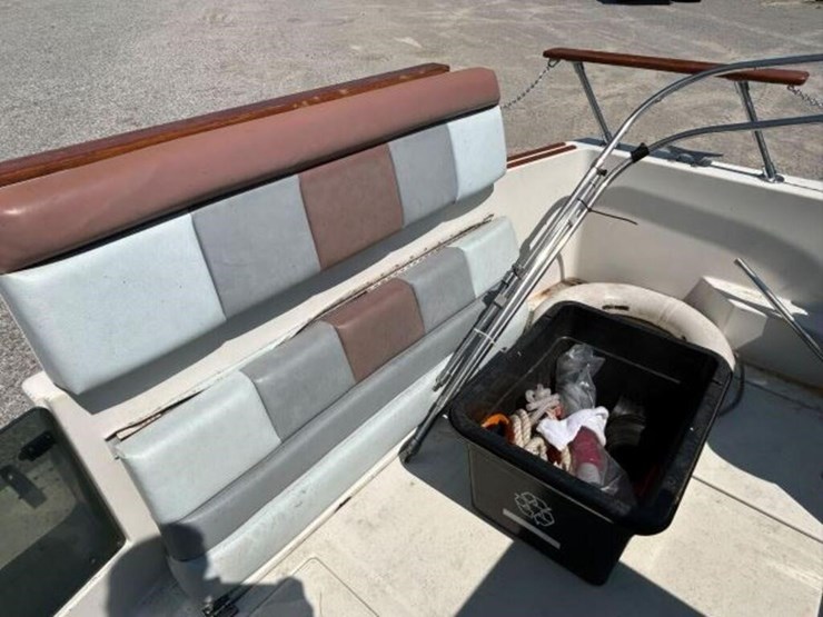 1988-doral-cavalier-24-ft-cabin-cruiser-2dba1303c8-image-57