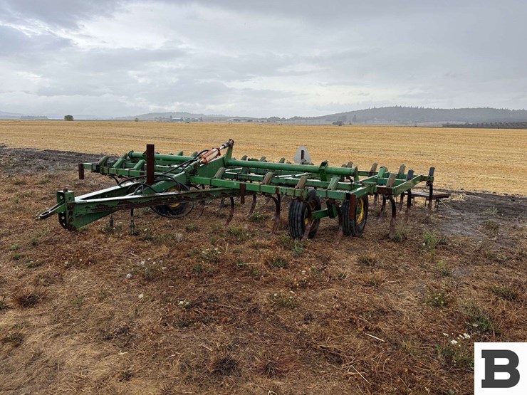 john-deere-16-image-1