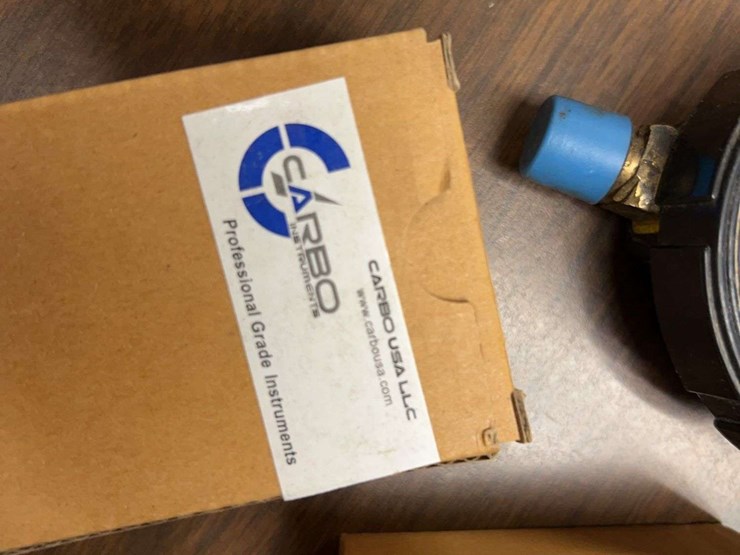 box-of-six-carbo-usa-llc-pressure-gauges-with-boxes-and-packaging-image-5