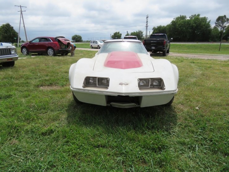 1979-chevrolet-corvette-road-track-car-image-2