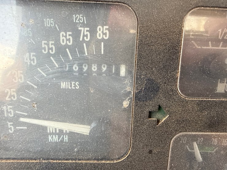 #1013-•-1990-international-f-8100-truck-image-19