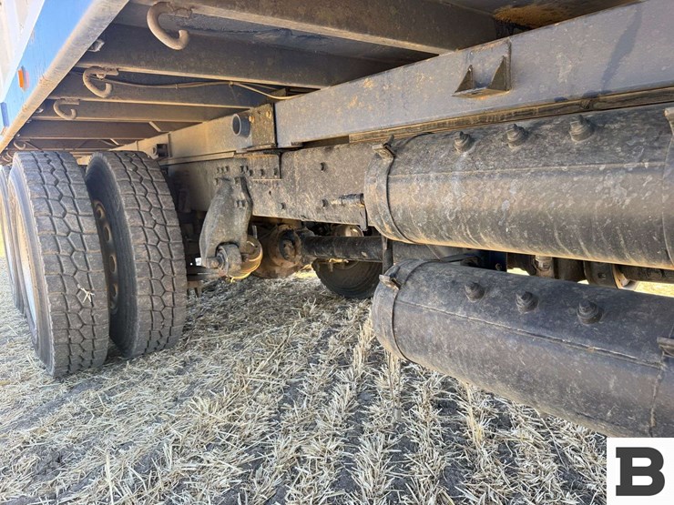 1997-freightliner-fl80-image-39
