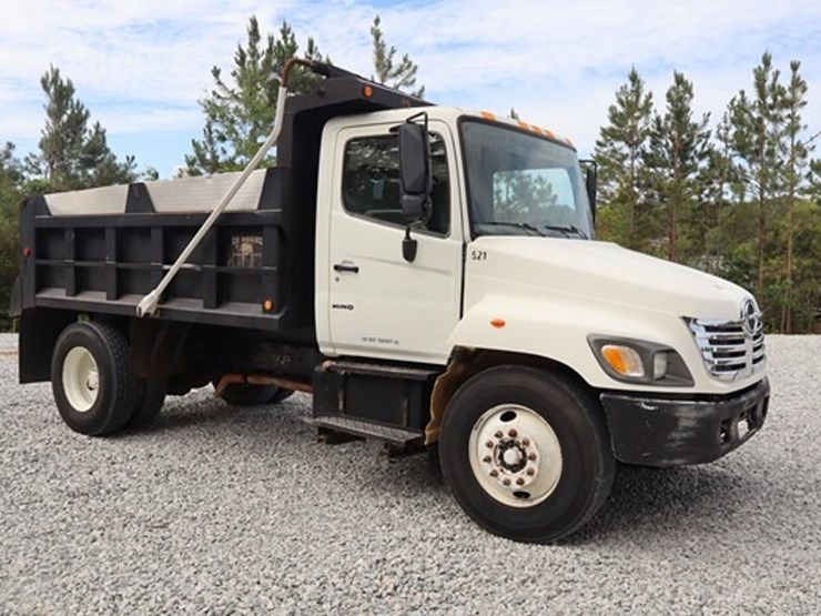 2005-hino-268-image-7