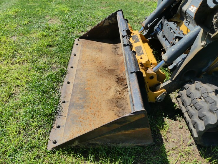 2024-deere-335p-image-10